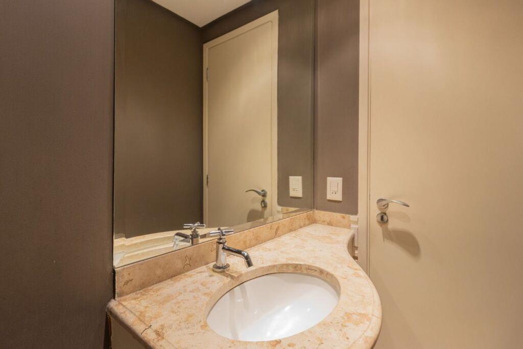 Apartamento à venda com 3 quartos, 190m² - Foto 1