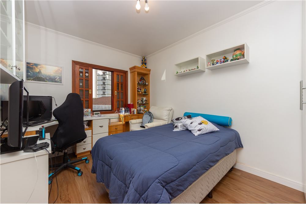 Casa à venda com 3 quartos, 380m² - Foto 2
