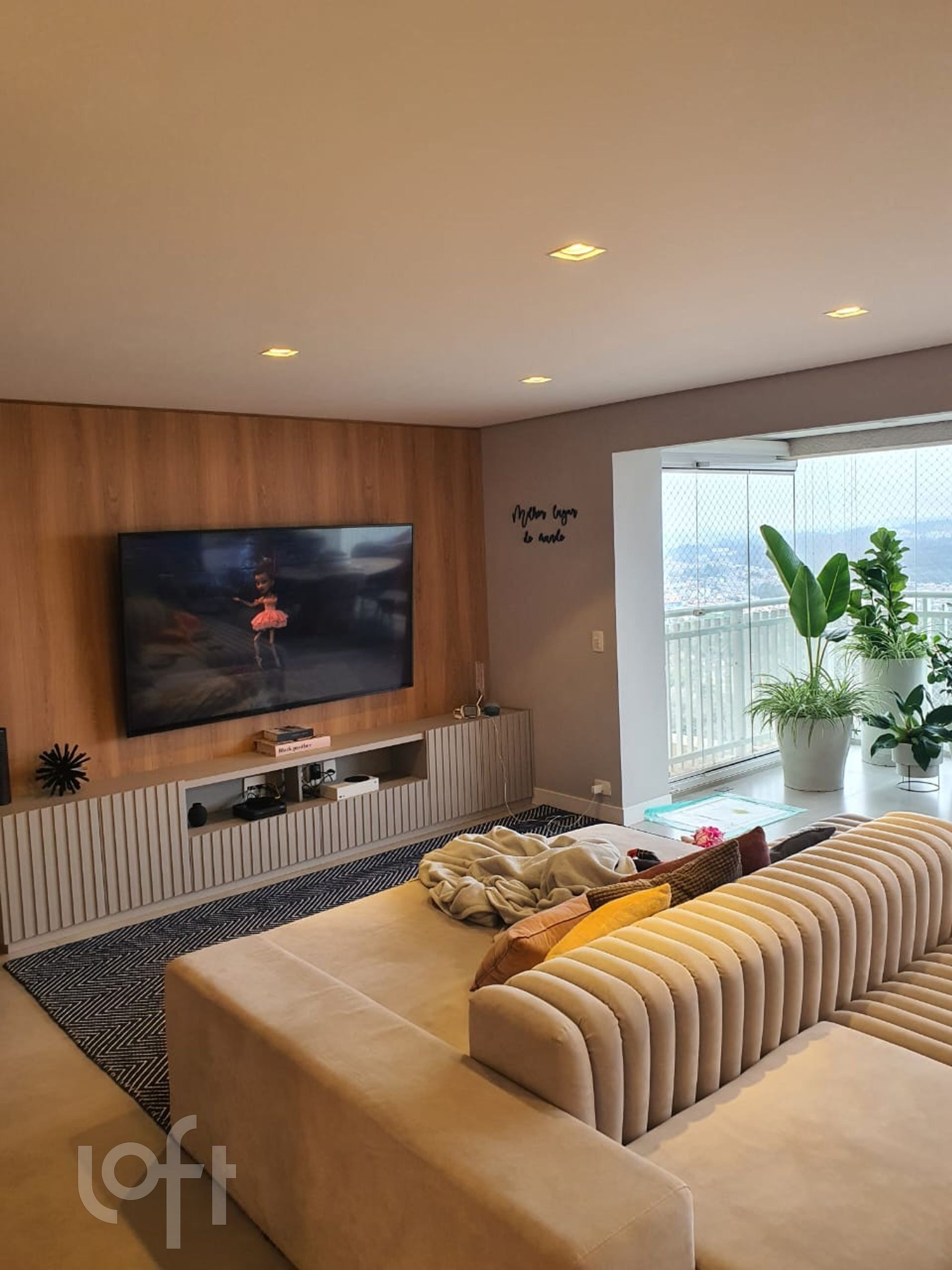 Apartamento à venda com 3 quartos, 134m² - Foto 1