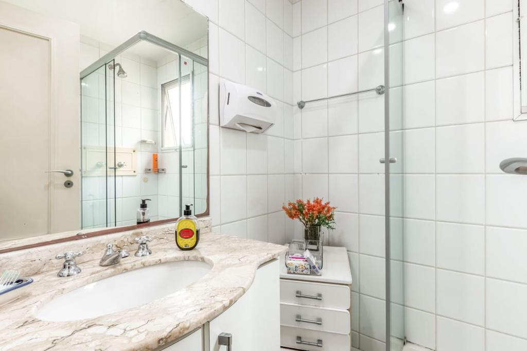 Apartamento à venda com 3 quartos, 133m² - Foto 1