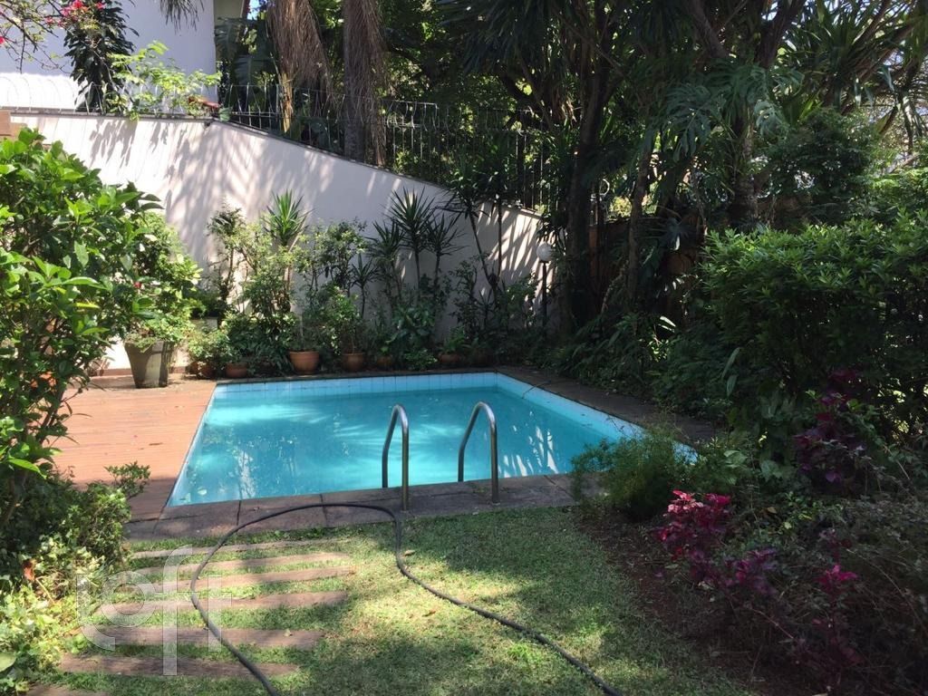 Casa à venda com 4 quartos, 550m² - Foto 2