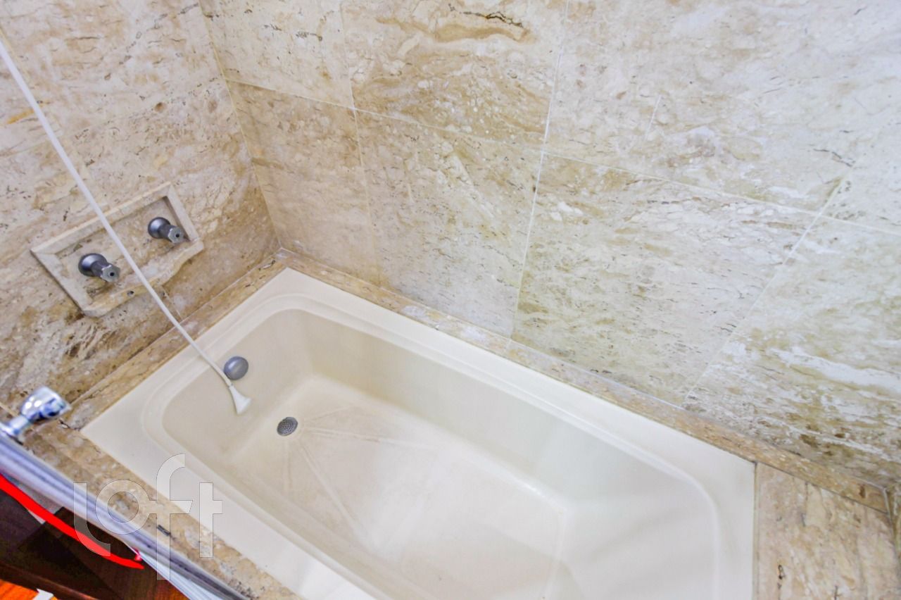 Apartamento à venda com 3 quartos, 188m² - Foto 40