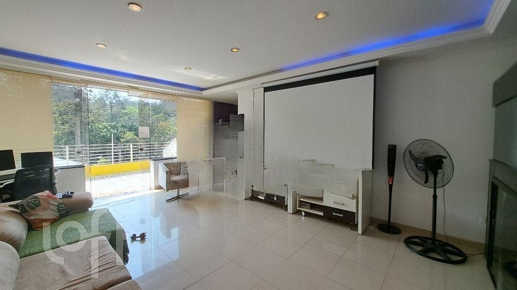 Casa à venda com 3 quartos, 390m² - Foto 2