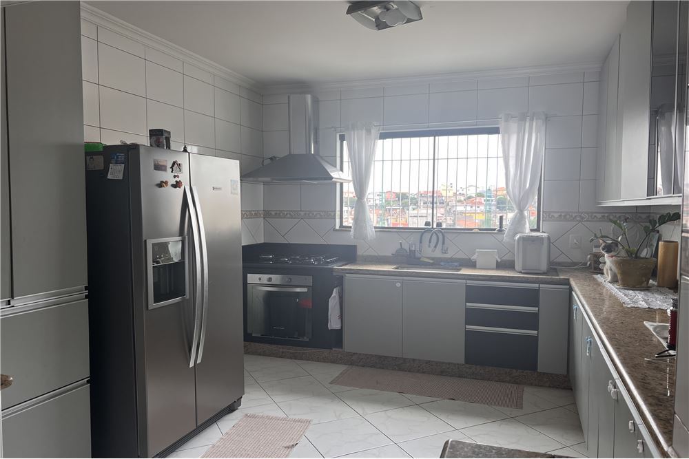 Casa à venda com 4 quartos, 250m² - Foto 3