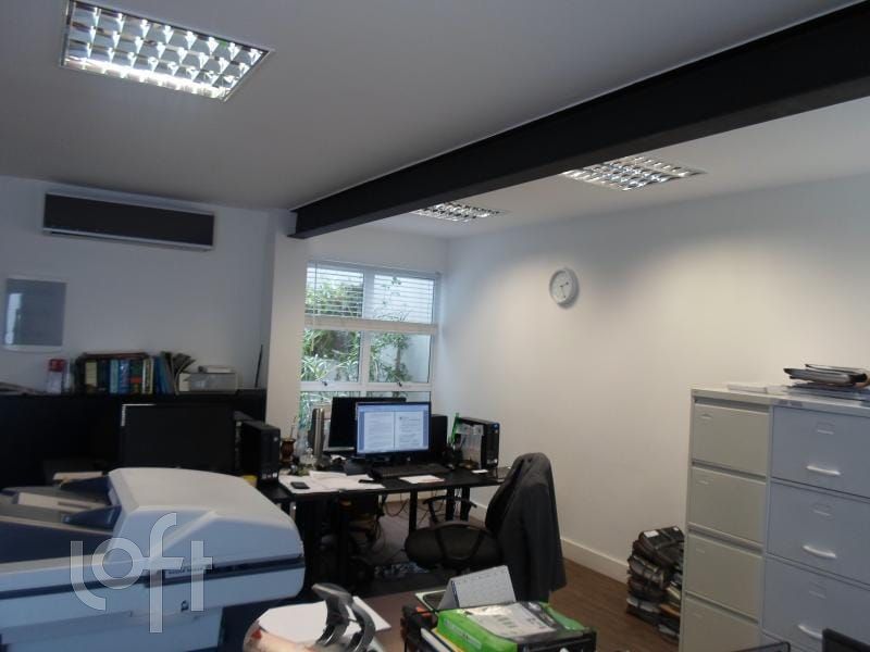 Casa à venda com 2 quartos, 240m² - Foto 3
