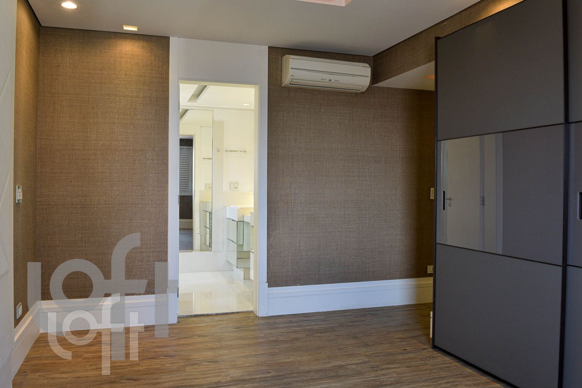 Apartamento à venda com 3 quartos, 200m² - Foto 2