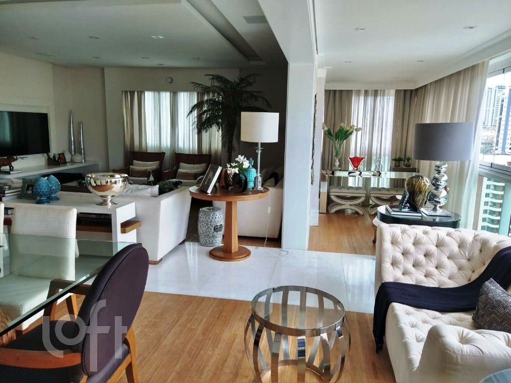 Apartamento à venda com 4 quartos, 234m² - Foto 7