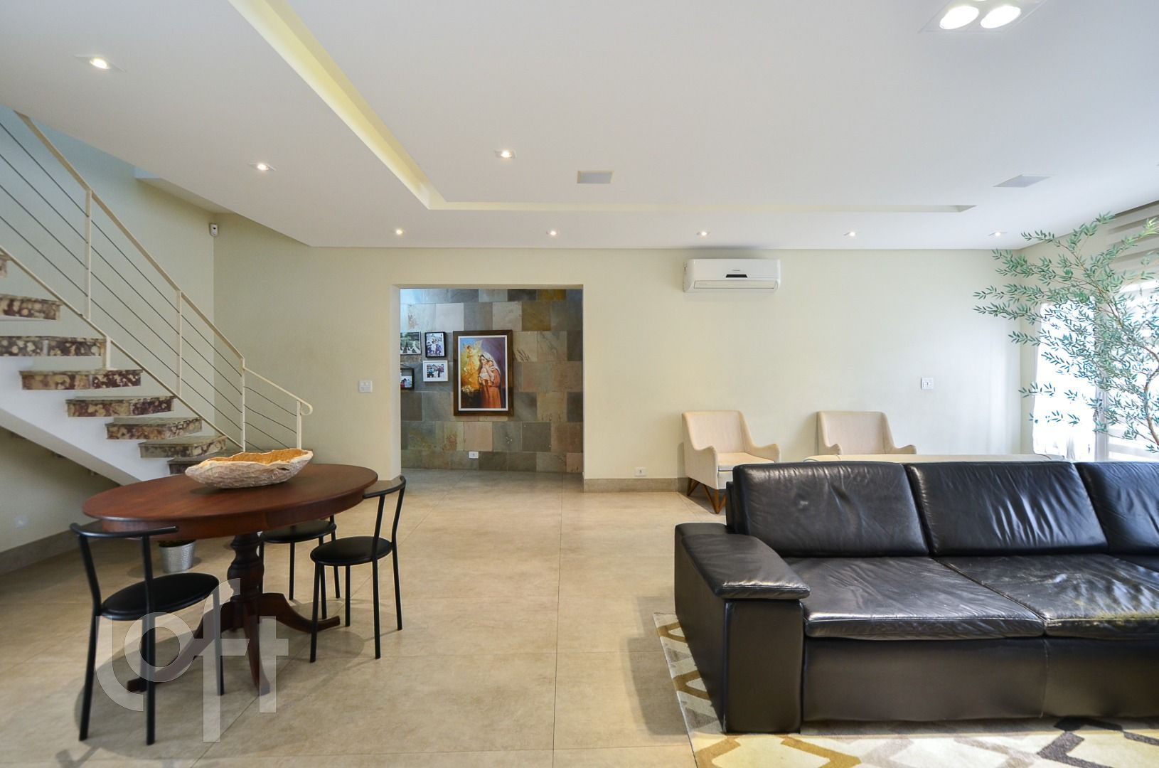 Casa à venda com 3 quartos, 359m² - Foto 2