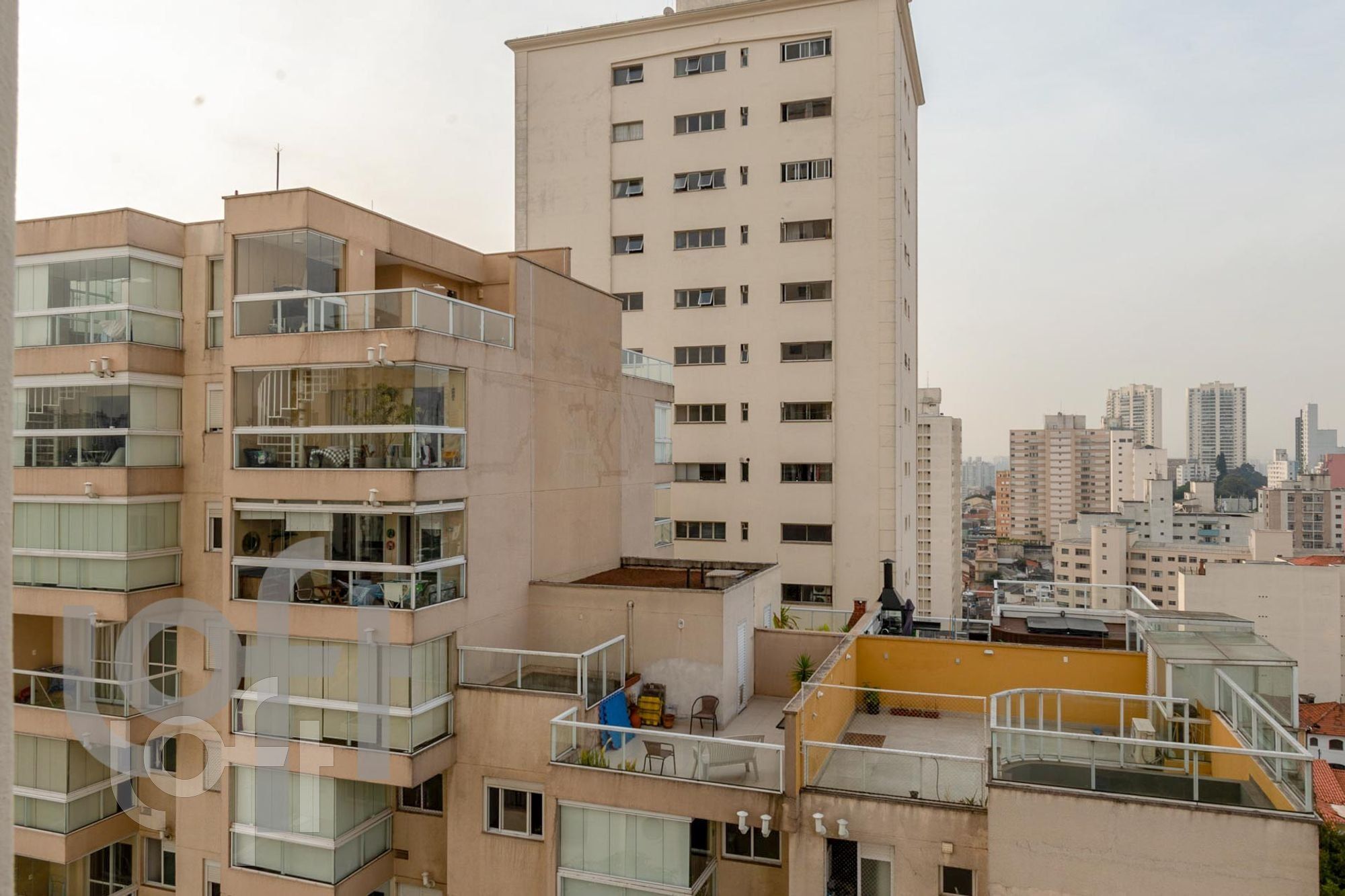 Apartamento à venda com 3 quartos, 225m² - Foto 3