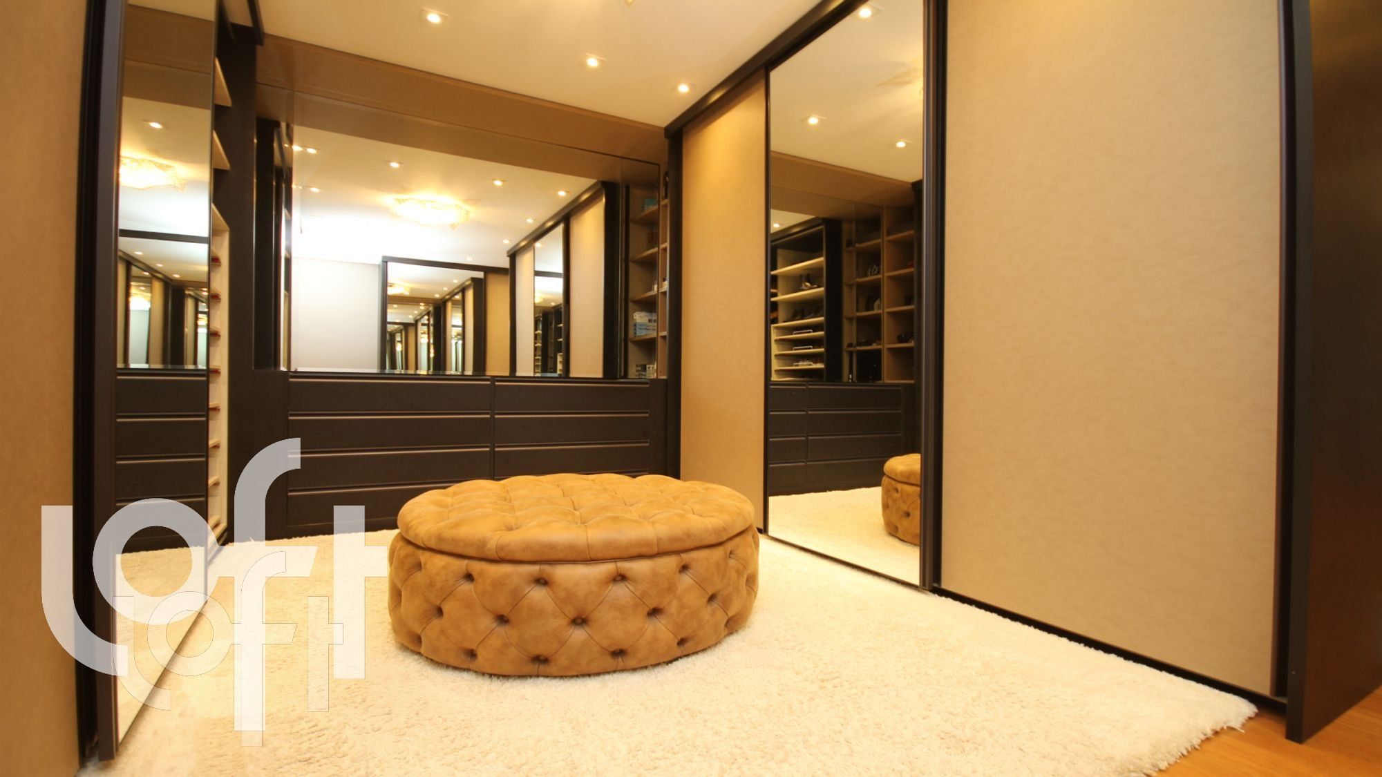 Apartamento à venda com 3 quartos, 200m² - Foto 2