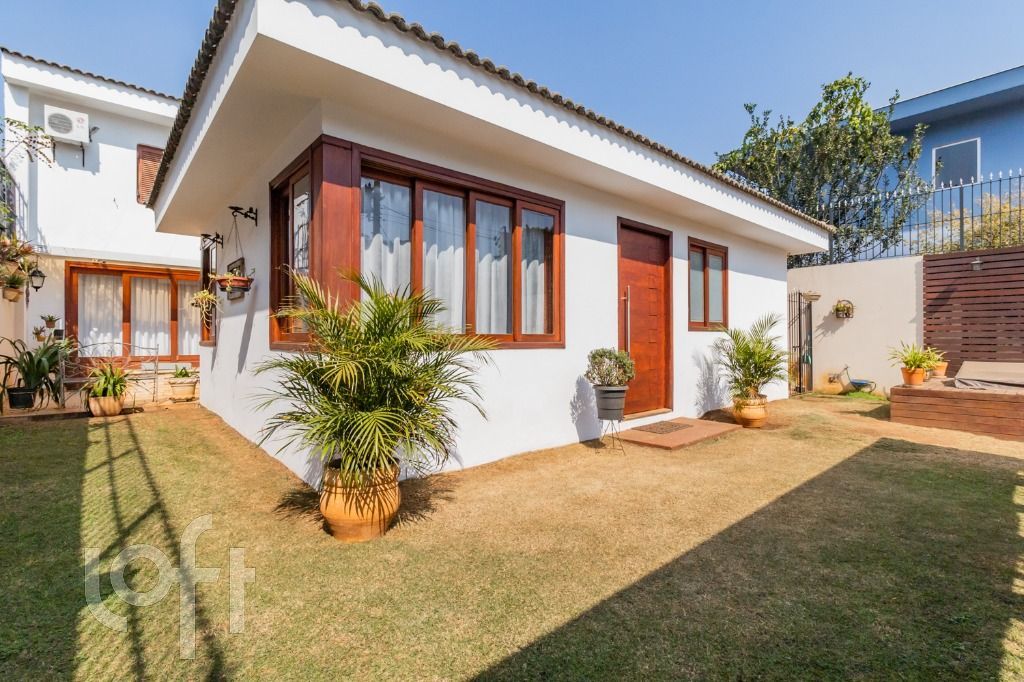Casa à venda com 3 quartos, 284m² - Foto 1