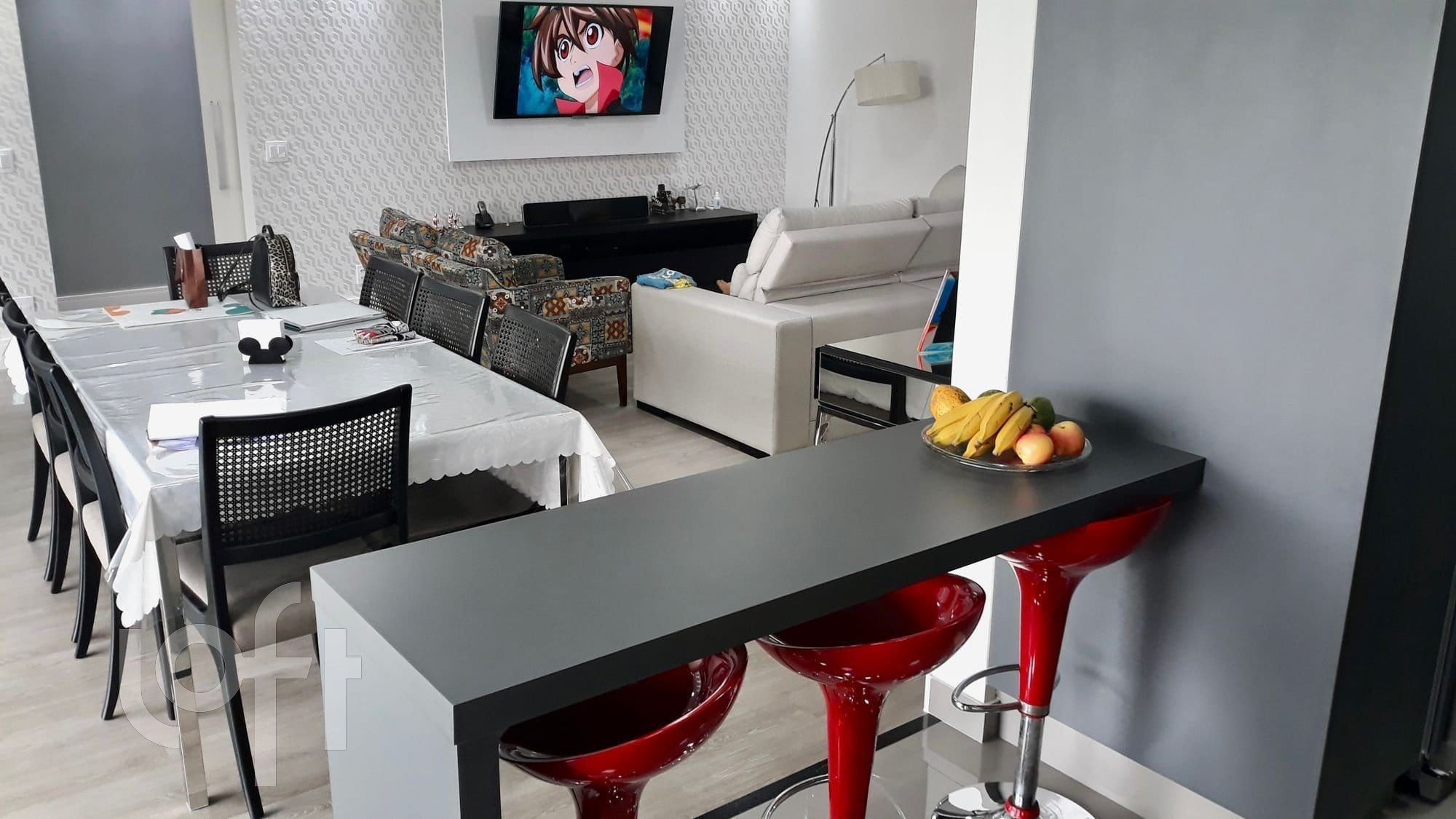 Apartamento à venda com 3 quartos, 157m² - Foto 4