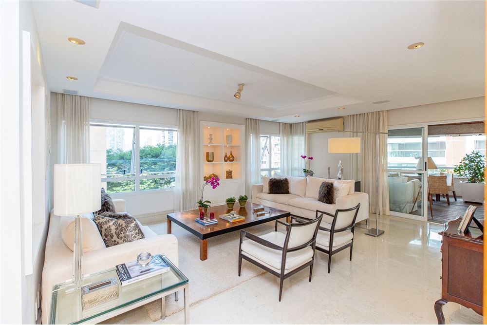 Apartamento, 3 quartos, 243 m² - Foto 1