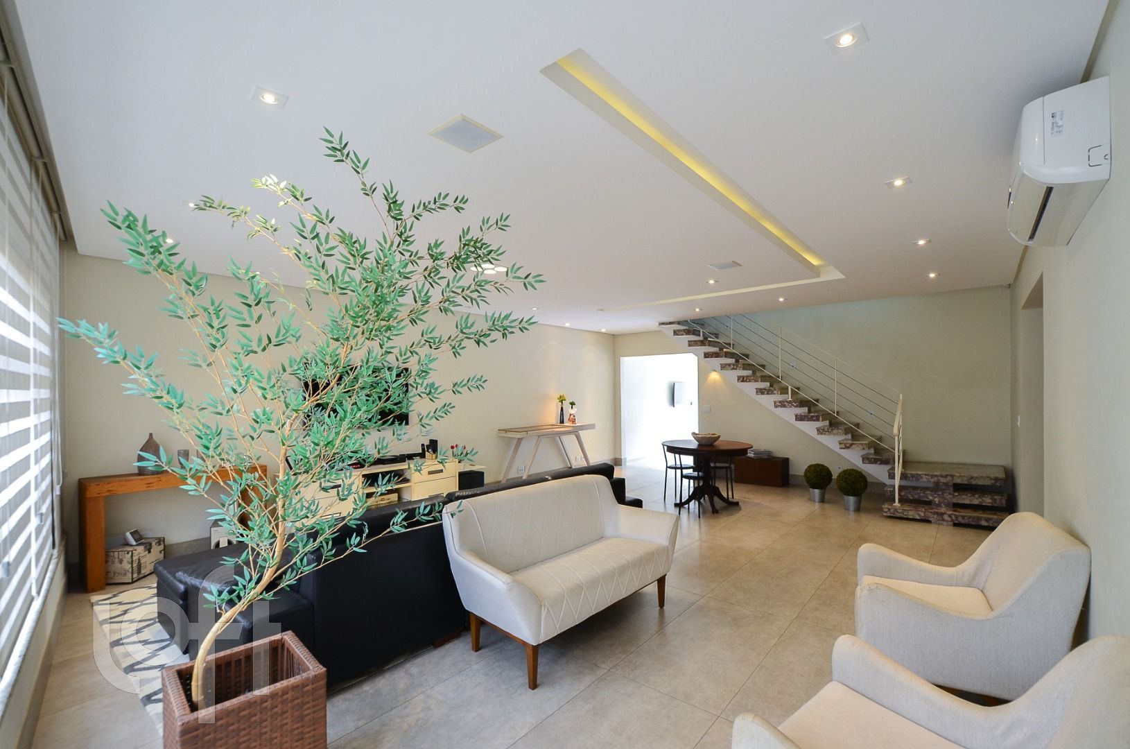 Casa à venda com 3 quartos, 359m² - Foto 1
