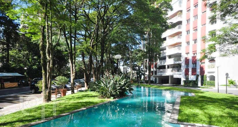 Apartamento à venda com 4 quartos, 210m² - Foto 1