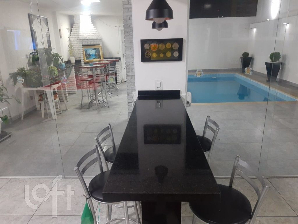 Casa à venda com 3 quartos, 210m² - Foto 1