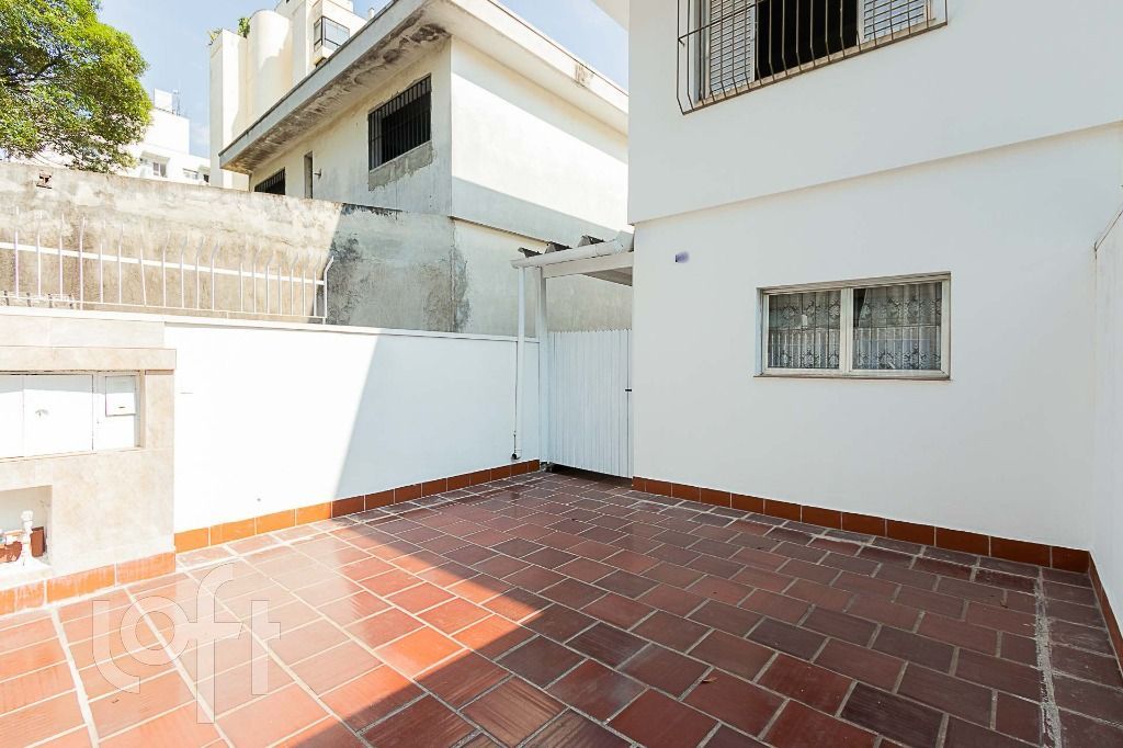 Casa à venda com 3 quartos, 231m² - Foto 2