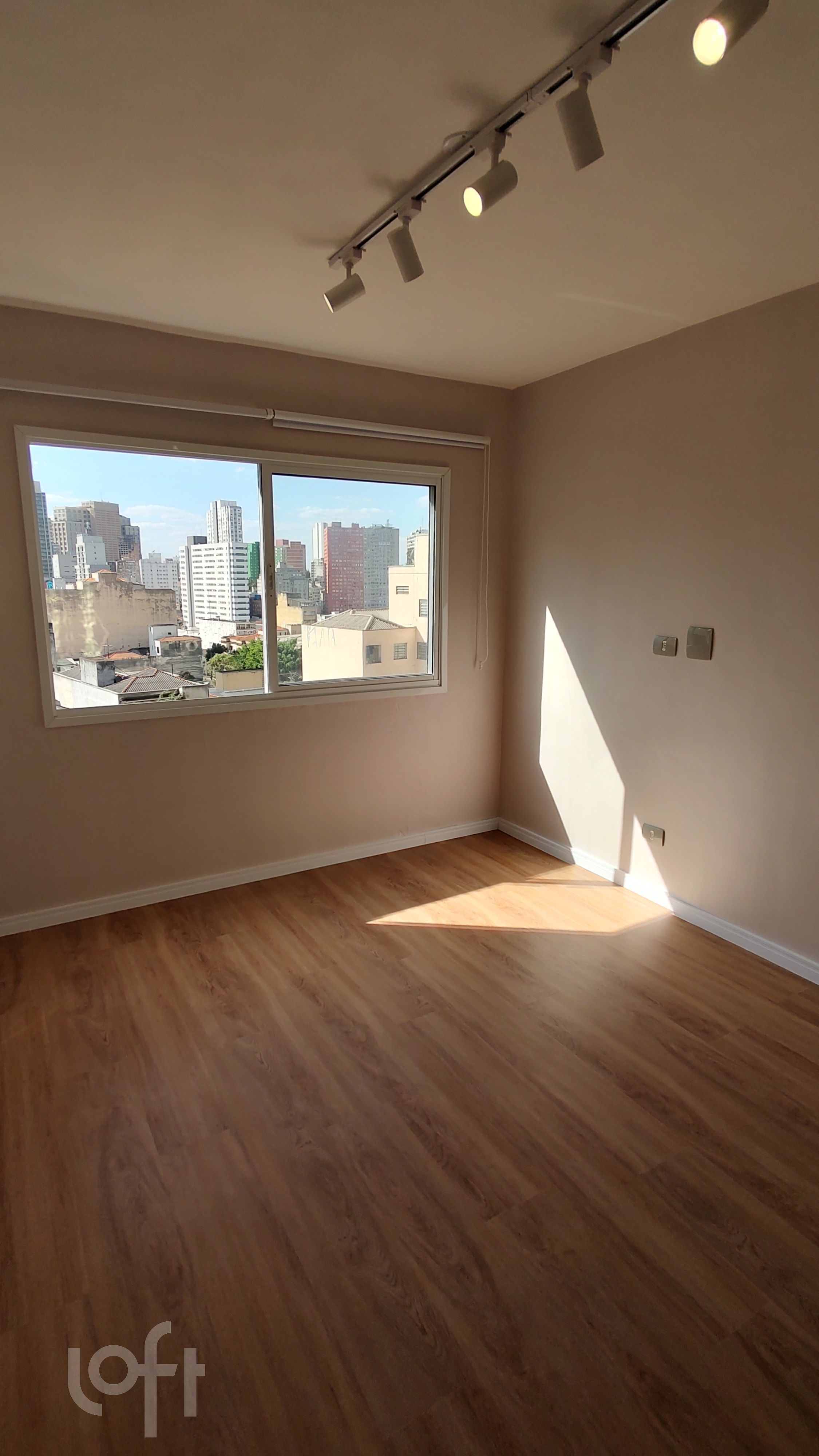 Apartamento à venda com 1 quarto, 34m² - Foto 2
