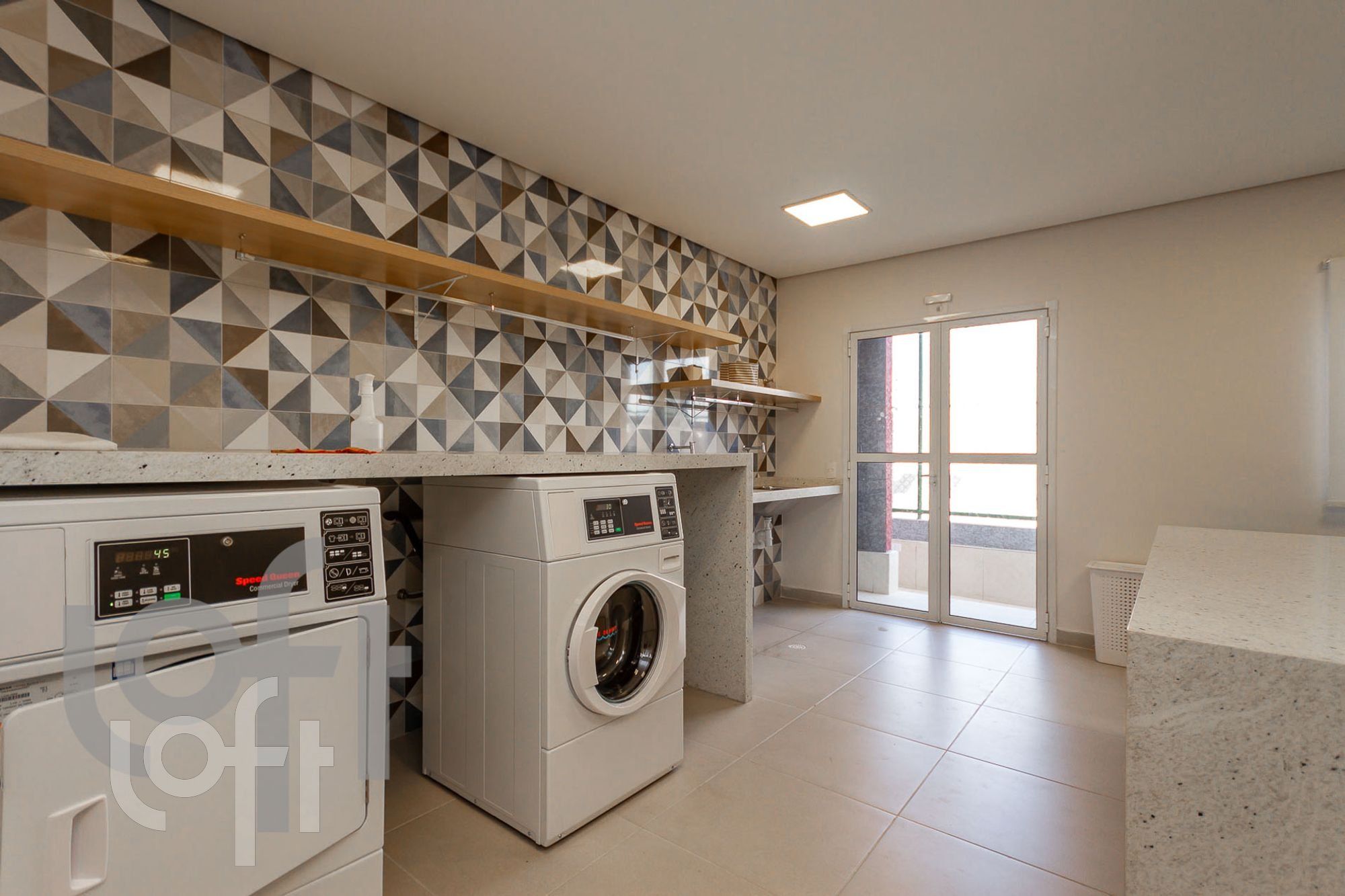 Apartamento à venda com 2 quartos, 40m² - Foto 35