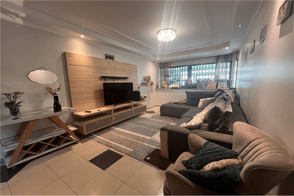 Casa à venda com 4 quartos, 250m² - Foto 4