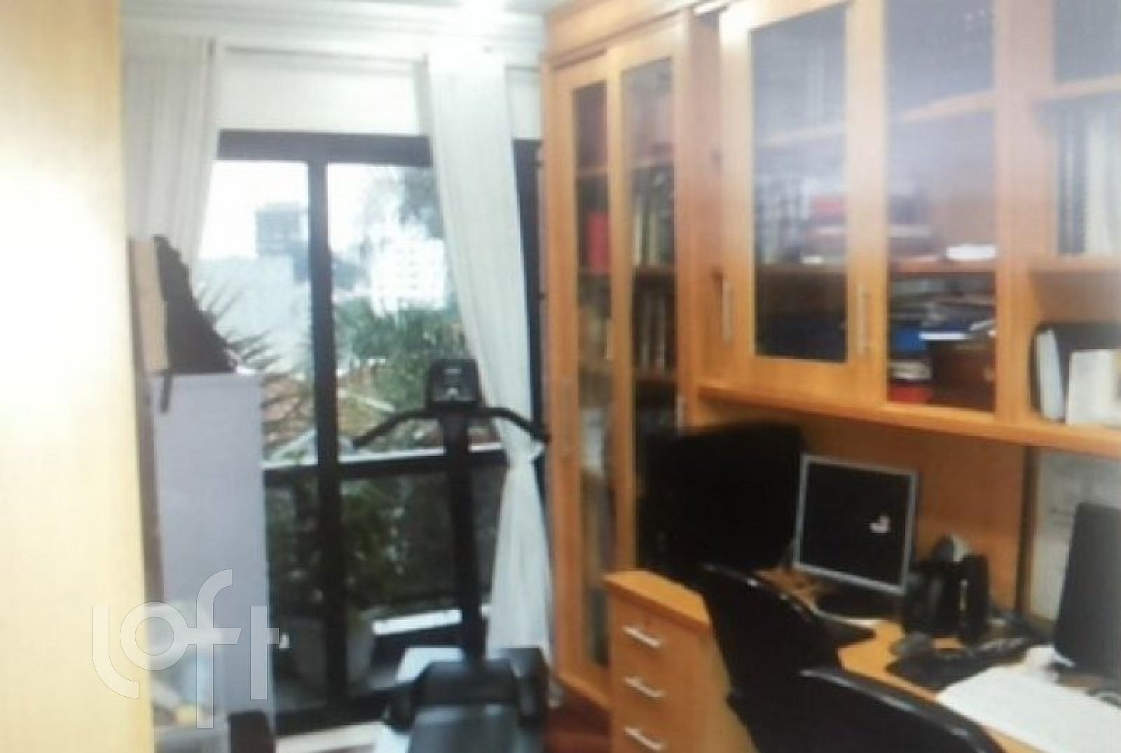 Apartamento à venda com 3 quartos, 226m² - Foto 2