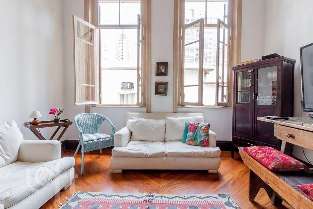 Casa à venda com 4 quartos, 216m² - Foto 1