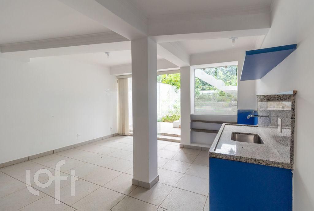 Casa à venda com 3 quartos, 210m² - Foto 1