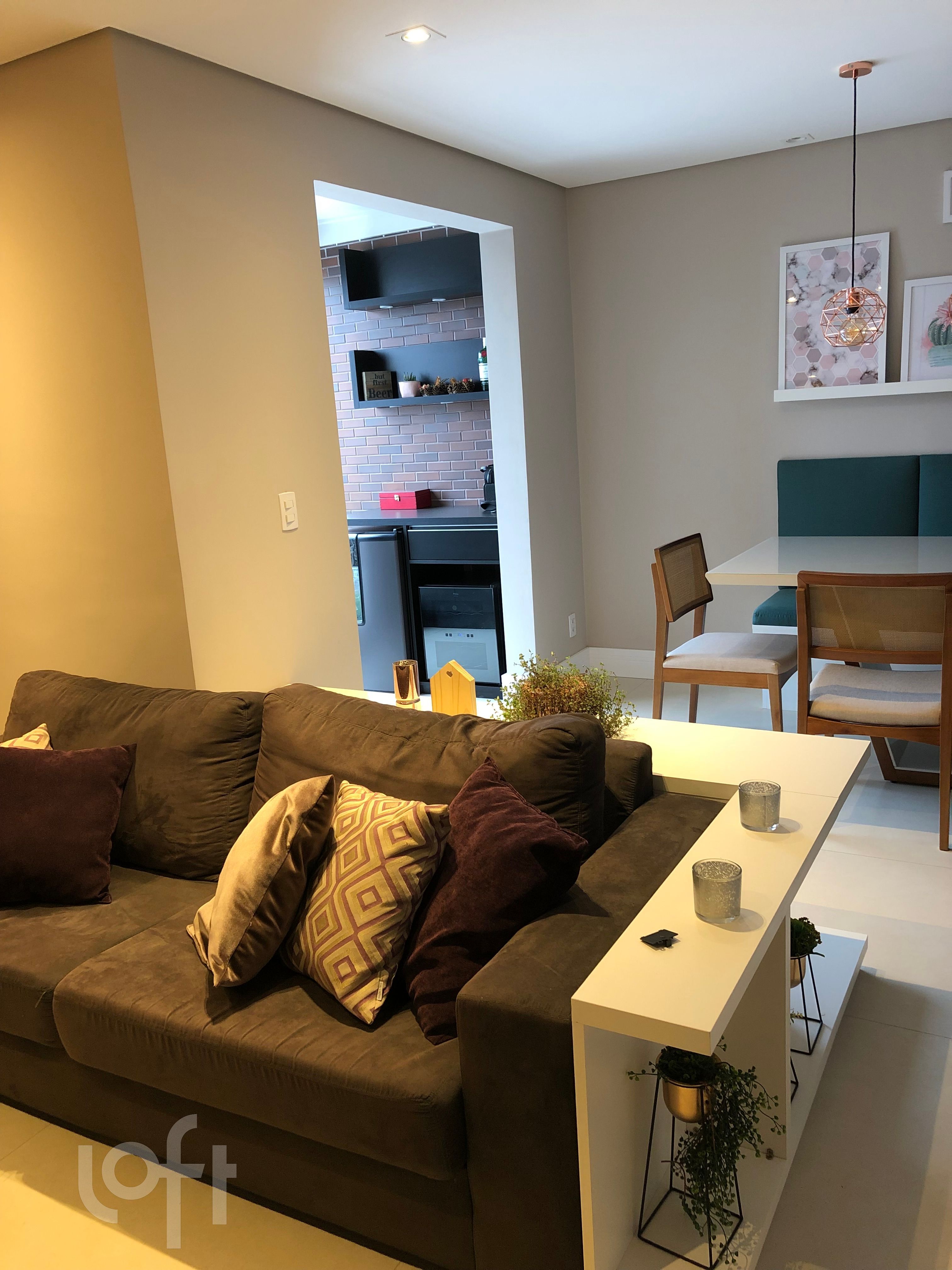 Apartamento à venda com 2 quartos, 70m² - Foto 3