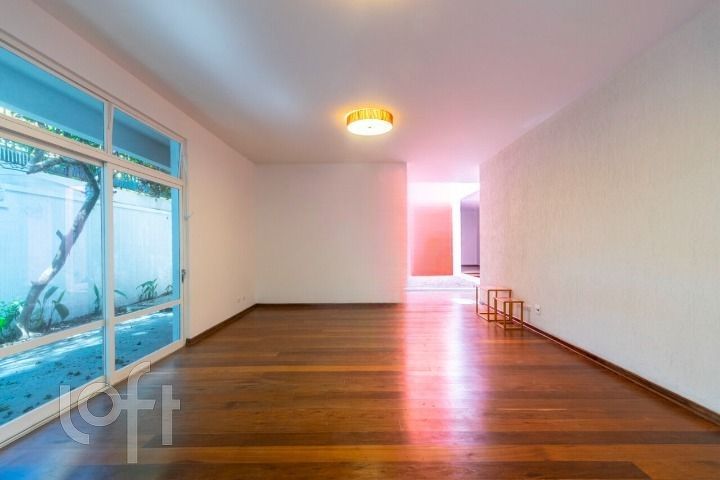 Casa à venda com 6 quartos, 600m² - Foto 2