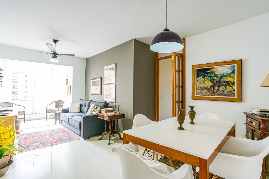 Apartamento à venda com 3 quartos, 70m² - Foto 2