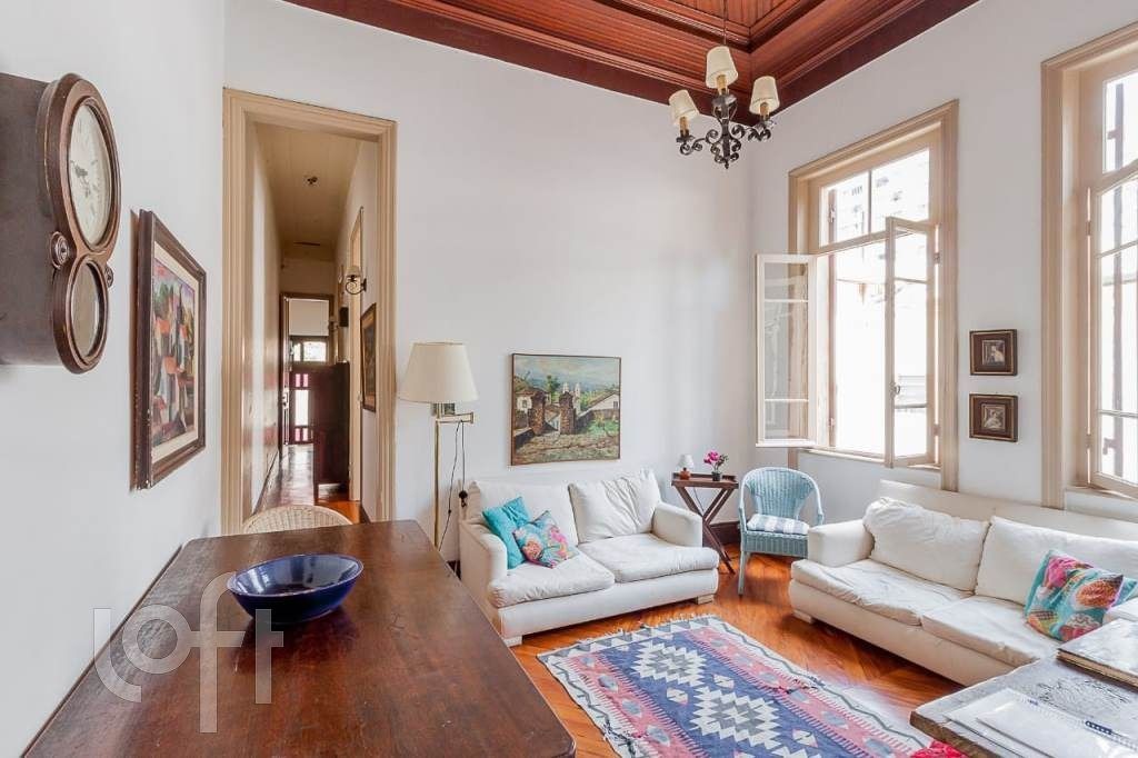 Casa à venda com 4 quartos, 216m² - Foto 2