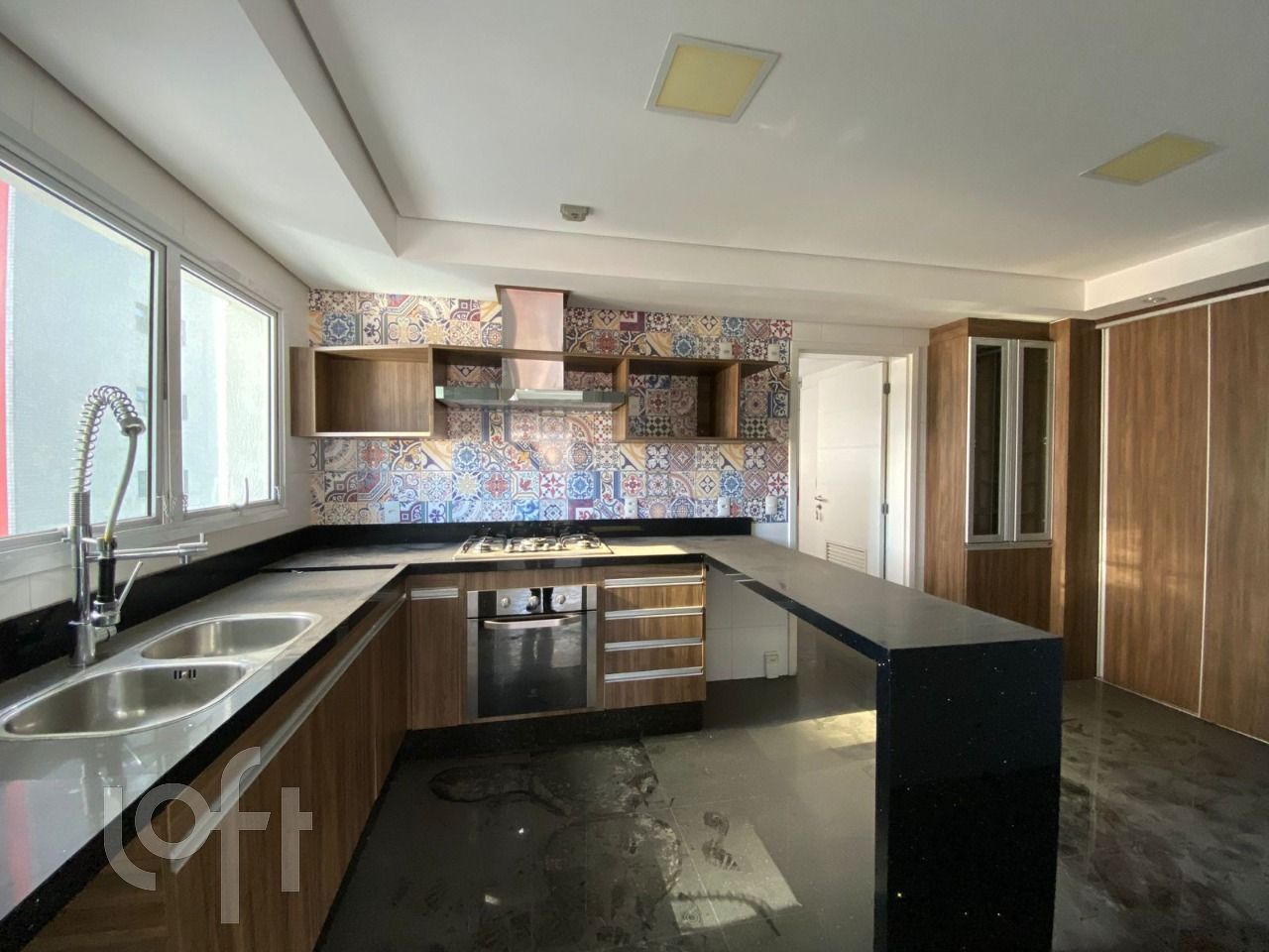 Apartamento à venda com 3 quartos, 180m² - Foto 2