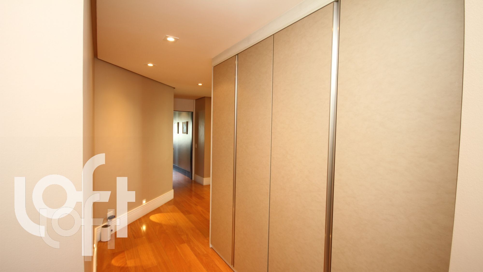 Apartamento à venda com 3 quartos, 200m² - Foto 4