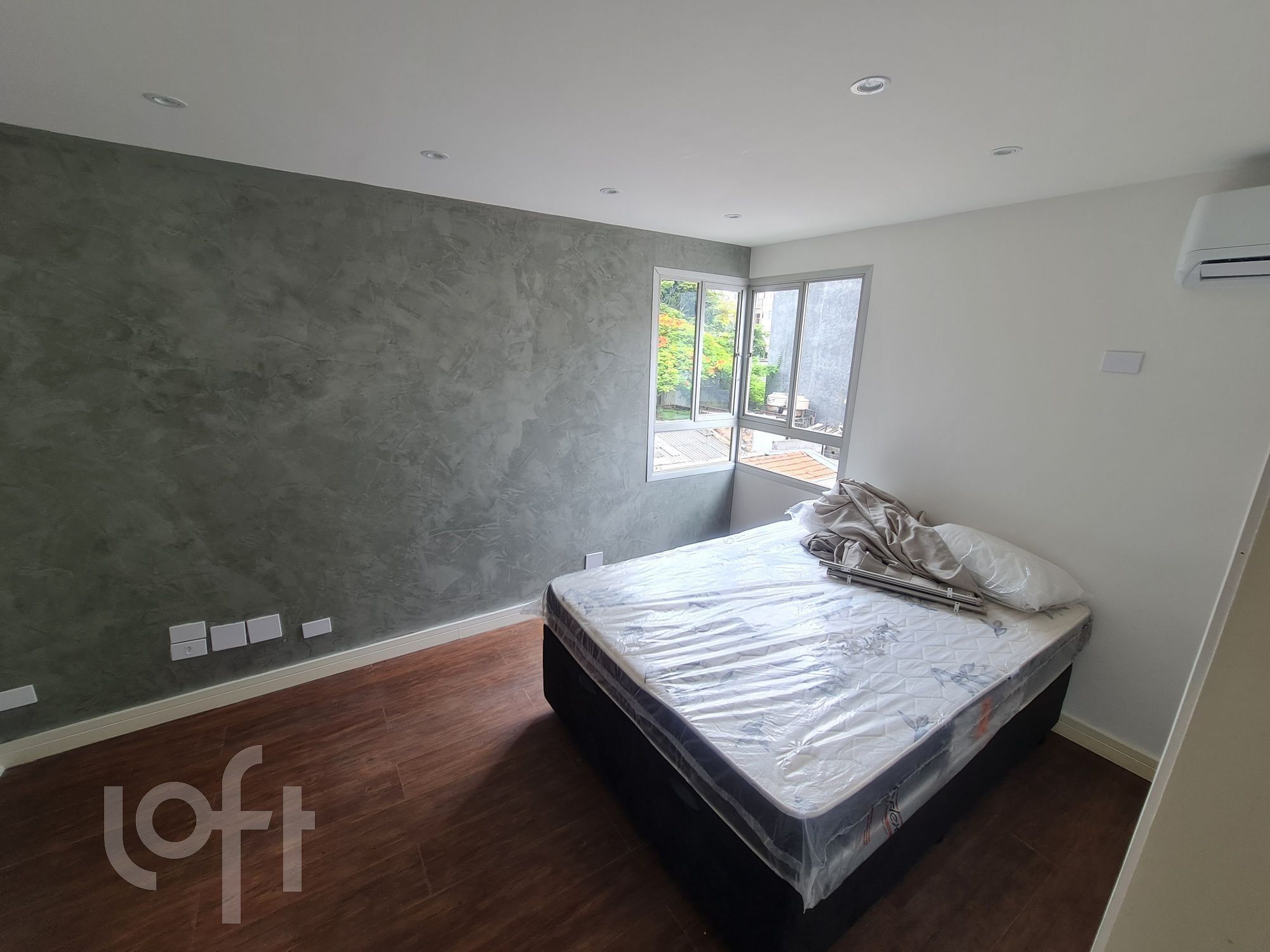 Apartamento à venda com 1 quarto, 37m² - Foto 2