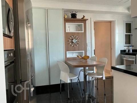 Apartamento à venda com 3 quartos, 180m² - Foto 3