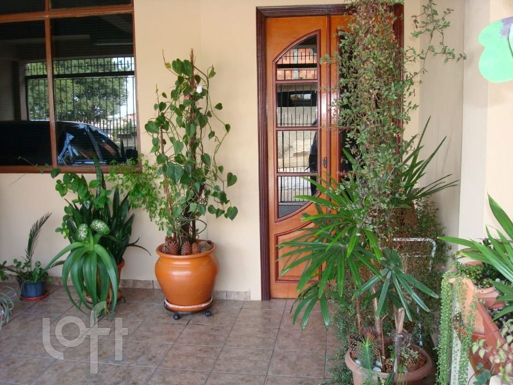 Casa à venda com 3 quartos, 126m² - Foto 1