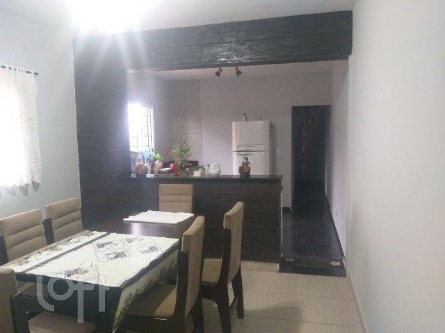 Casa à venda com 3 quartos, 150m² - Foto 3