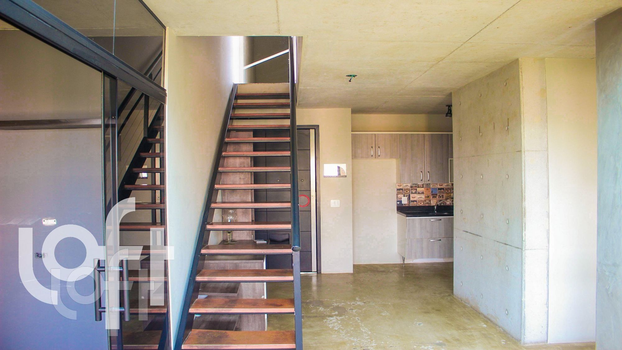Apartamento à venda com 1 quarto, 140m² - Foto 2