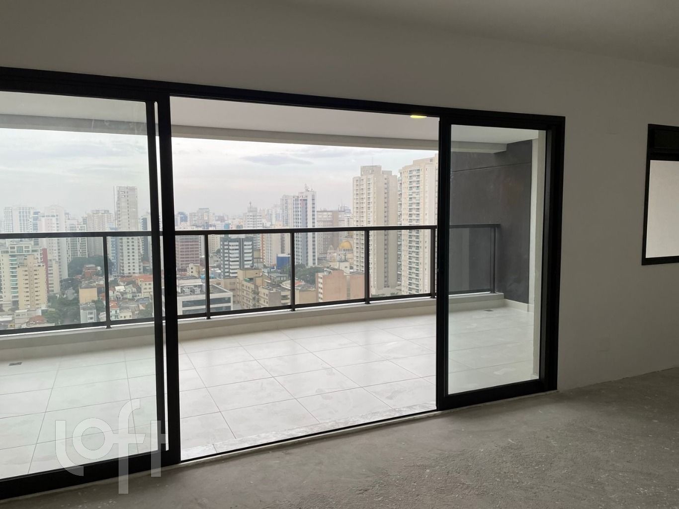 Apartamento à venda com 3 quartos, 158m² - Foto 2