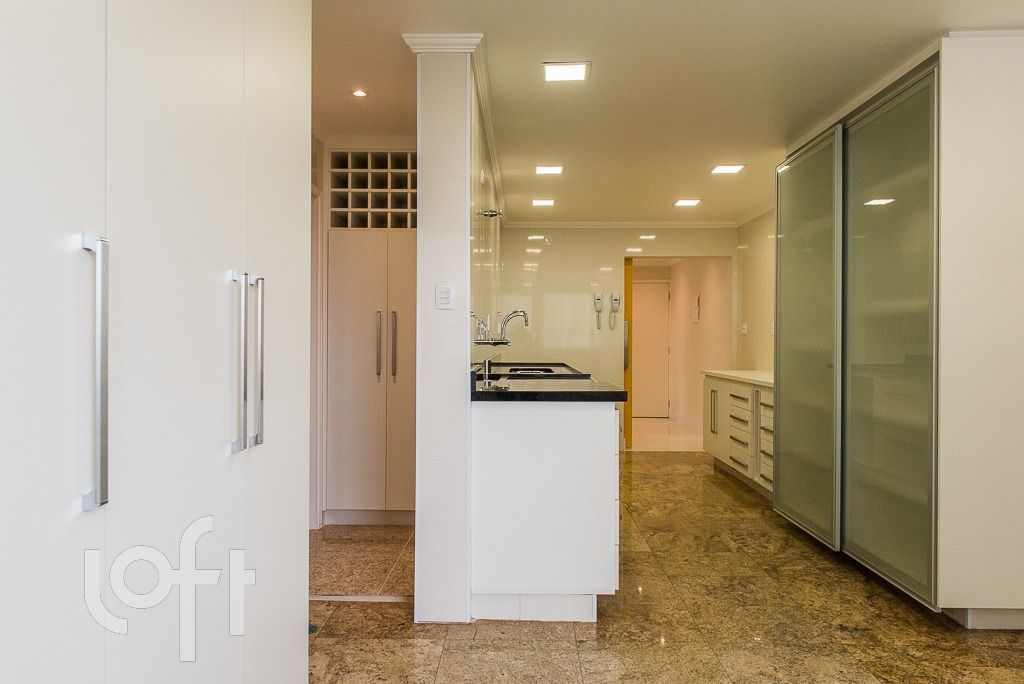 Apartamento à venda com 3 quartos, 165m² - Foto 17