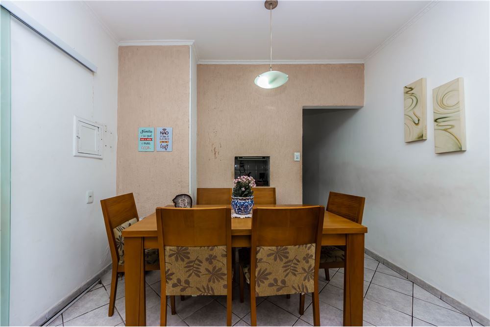 Casa à venda com 2 quartos, 80m² - Foto 3