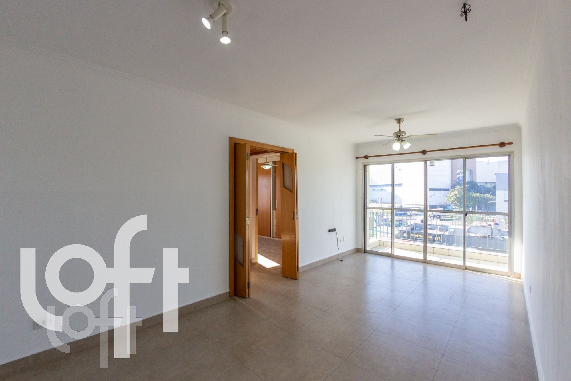 Apartamento à venda com 2 quartos, 71m² - Foto 1