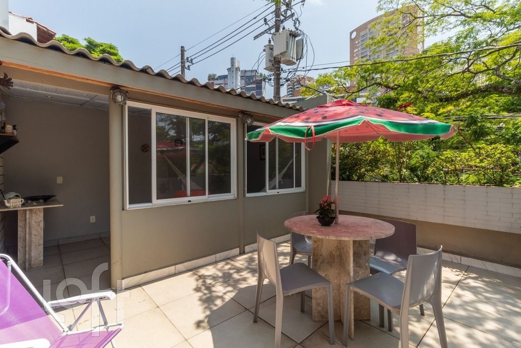 Casa, 3 quartos, 245 m² - Foto 1