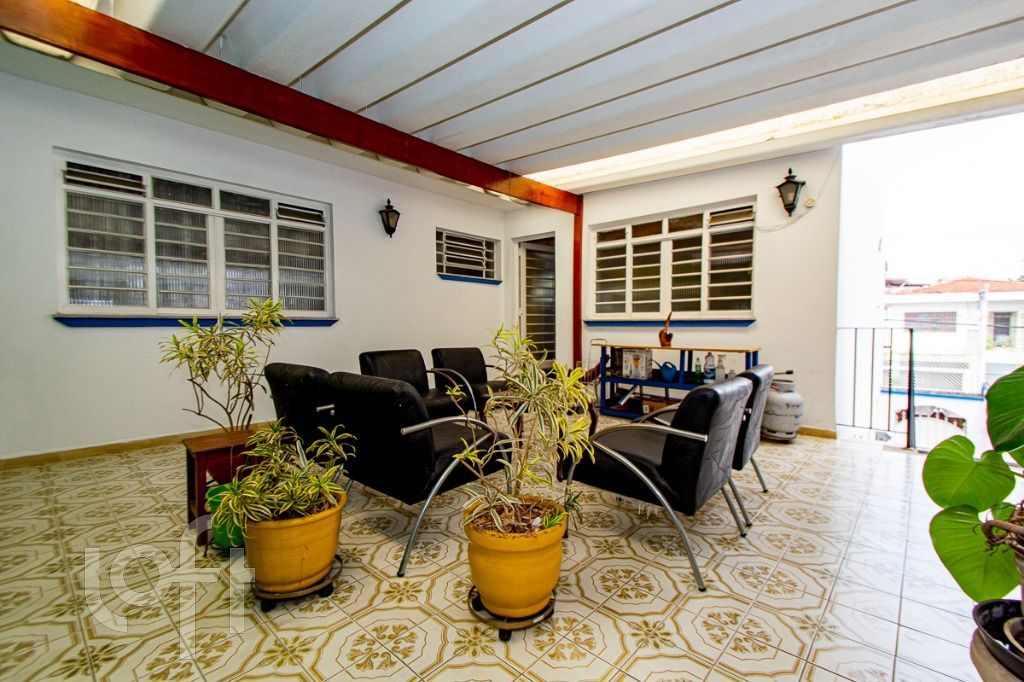 Casa à venda com 4 quartos, 244m² - Foto 2
