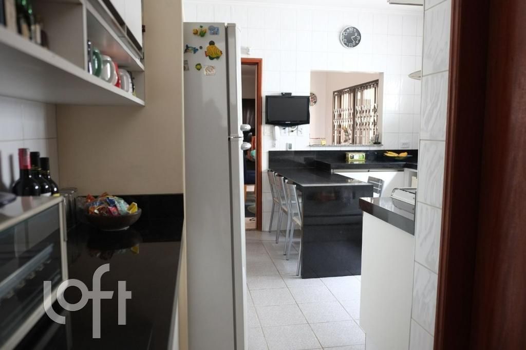 Casa à venda com 3 quartos, 210m² - Foto 8