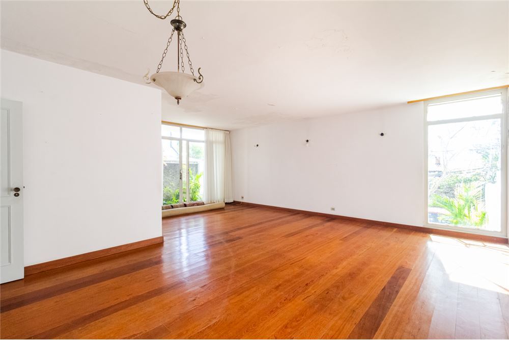 Casa à venda com 4 quartos, 307m² - Foto 2