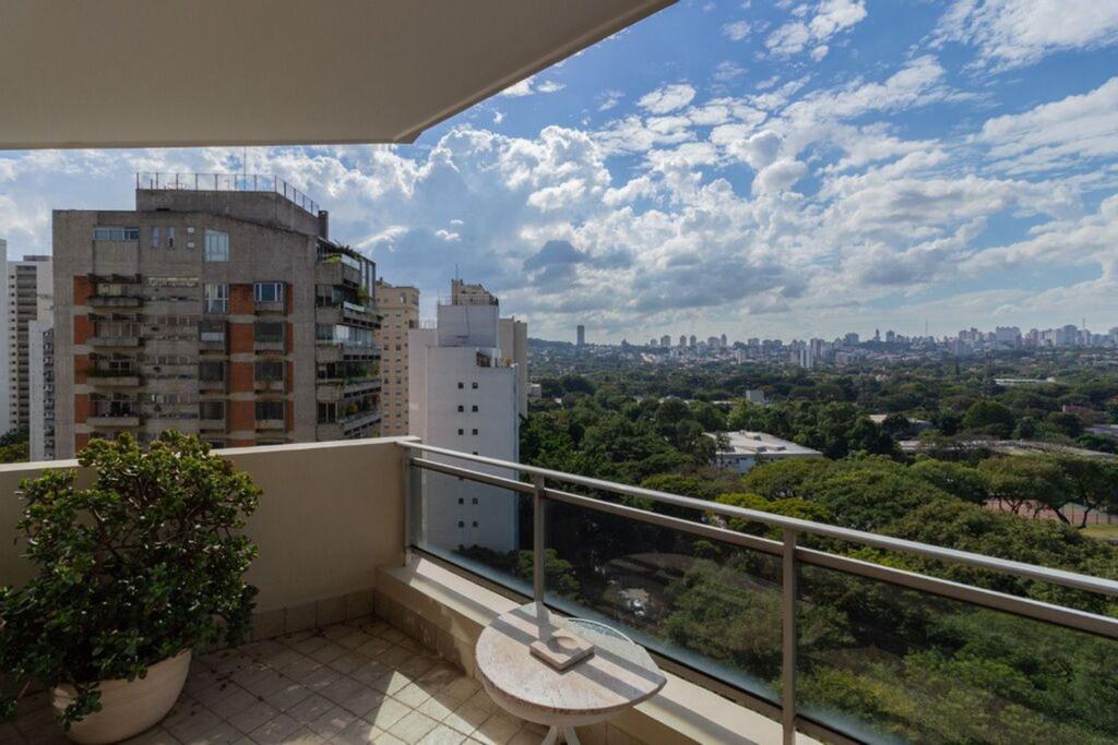 Apartamento à venda com 3 quartos, 190m² - Foto 4