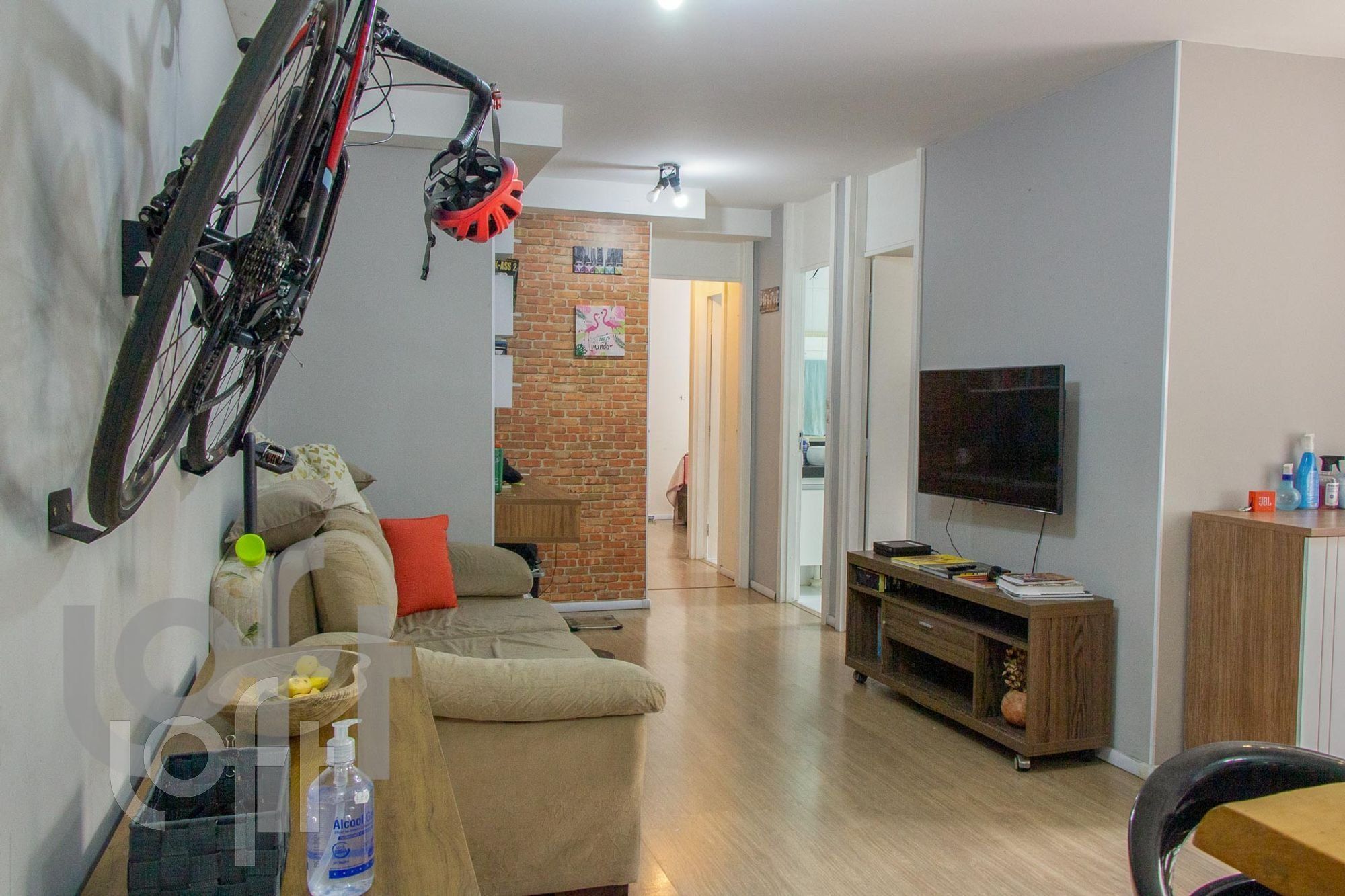 Apartamento à venda com 2 quartos, 70m² - Foto 2