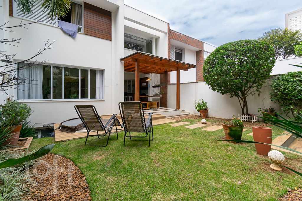 Casa à venda com 4 quartos, 332m² - Foto 1