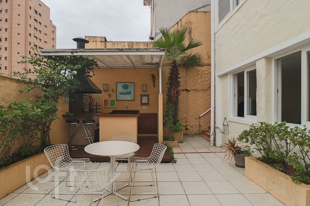 Casa à venda com 4 quartos, 276m² - Foto 1